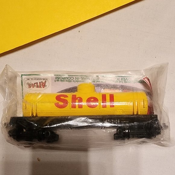 Shell Oil Train Set Die Cast 4 Pieces - New Sealed 1996 🚂🚂🚂🚂 - Picture 2 of 8